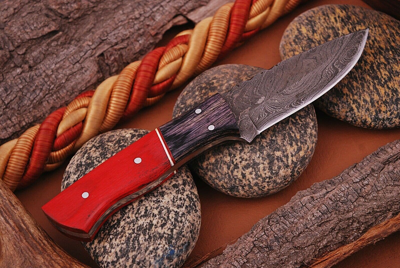 Custom Damascus Steel Blade Knife with Laminated Wood Handle   Image 2